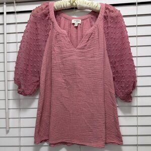 Umgee Women's Pink puff sheer sleeve v-neck gauze top; Size M